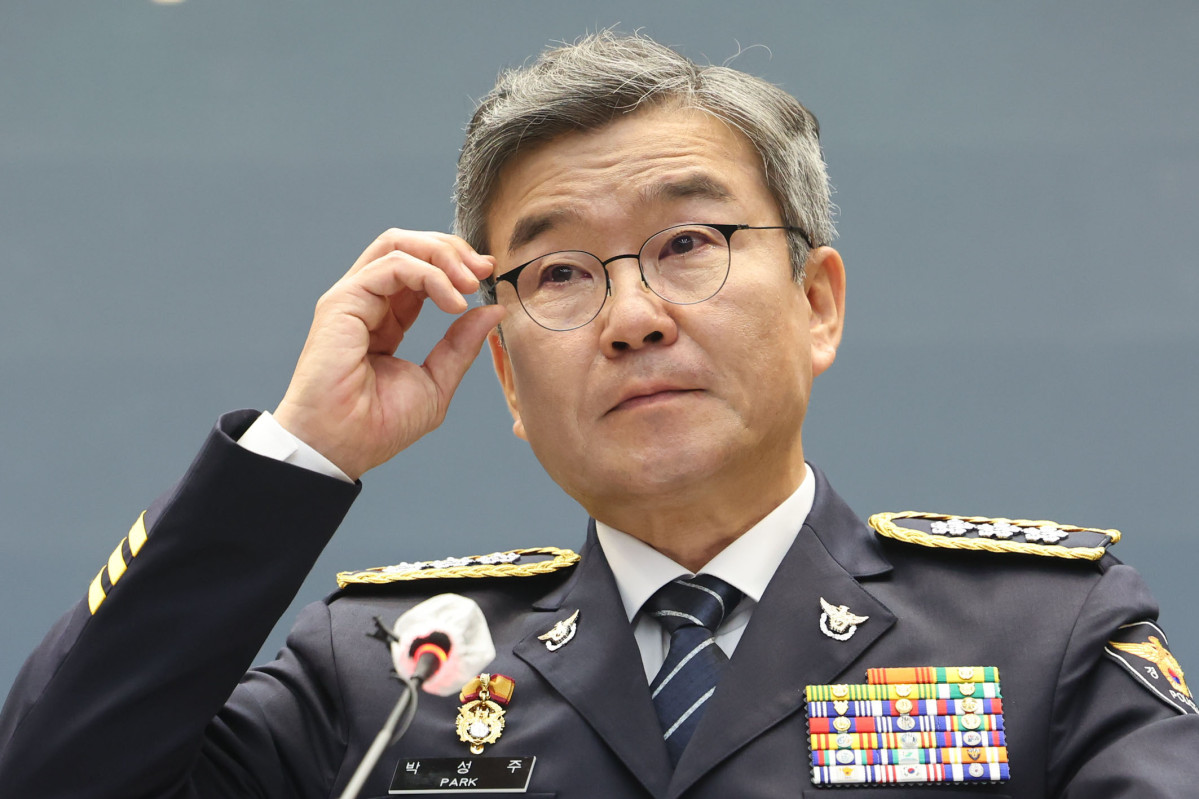 ▲박성주 국가수사본부장이 6월 30일 서울 서대문구 경찰청 국가수사본부에서 열린 퇴임식에서 퇴임인사를 하며 안경을 고쳐쓰고 있다. (뉴시스)