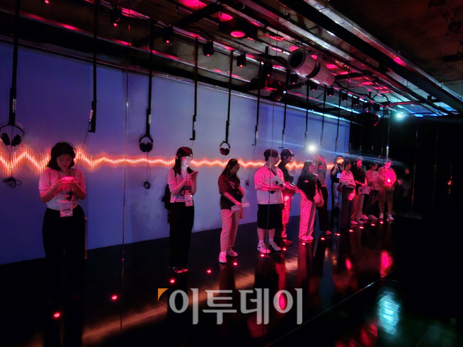 ▲서울 을지로입구역 'K-문화스테이션'에서 열린 빅뱅 '코스모스' 전시 모습. (사진=정용욱 기자 dragon@)