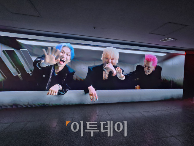 ▲서울 을지로입구역 'K-문화스테이션'에서 열린 빅뱅 '코스모스' 전시 모습. (사진=정용욱 기자 dragon@)