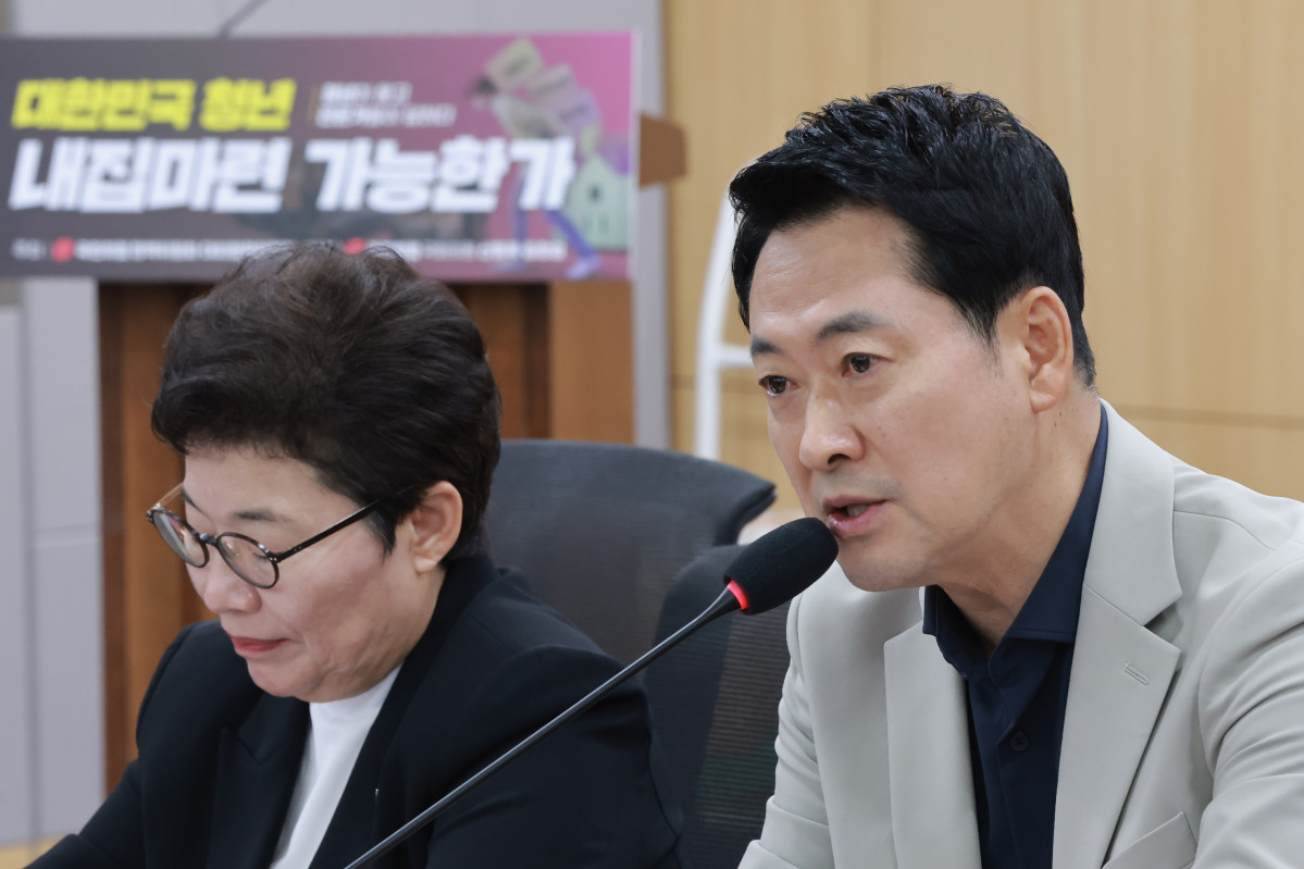 ▲국민의힘 장동혁 대표가 2일 국회 의원회관에서 국민의힘 정책위원회와 대외협력위원회가 연 '대한민국 청년 내집마련 가능한가' 토론회에 참석해 축사하고 있다. (연합뉴스)