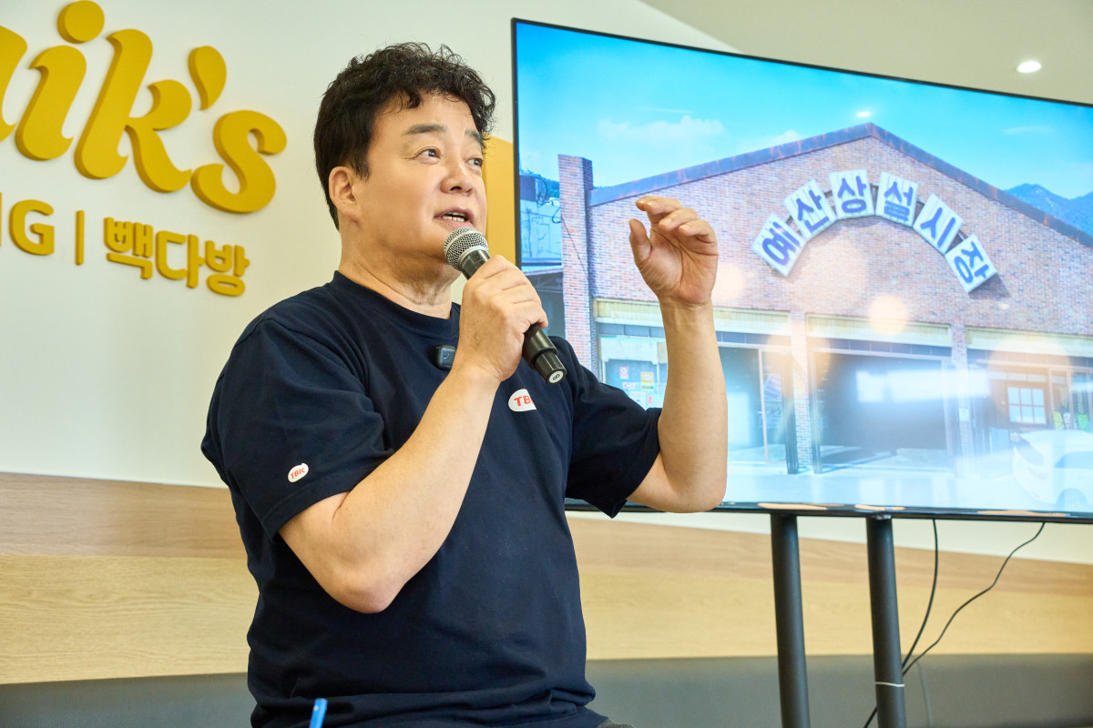 ▲백종원 더본코리아 대표가 2일 충남 예산에서 열린 ‘더본코리아 ESG(환경·사회·지배구조) 상생프로젝트 예산 지역개발 미디어 간담회’에서 발언하고 있다. (사진제공=더본코리아)
