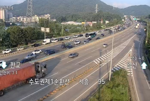 ▲[속보] 시흥IC 부천소사 방면서 트럭 전복사고 발생 (출처=한국도로공사)