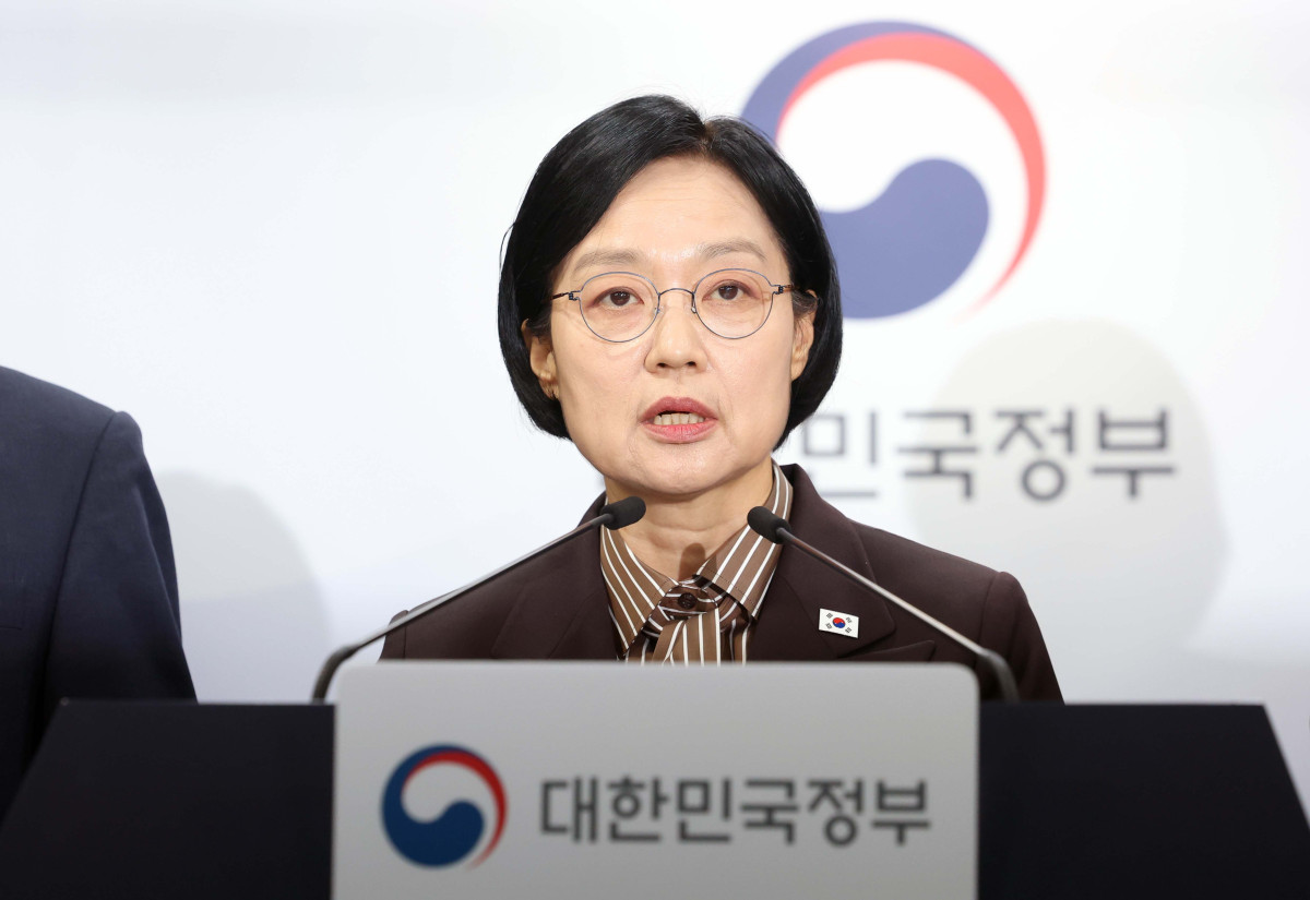 ▲한성숙 국무총리가 3일 서울 종로구 정부서울청사에서 행정·공공기관 이전 및 공공기관 기능 개혁 관련 기자회견을 갖고 있다. 신태현 기자 holjjak@