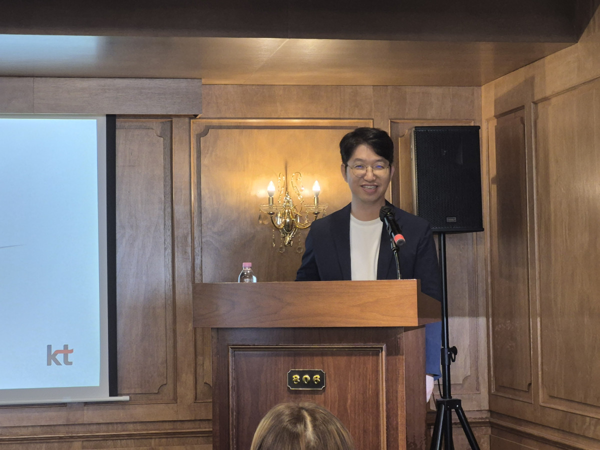 ▲이상봉 AX미래기술원 AX데이터랩장이 3일 ‘에이전틱 데이터 플로우’에 대해 설명하고 있다. 김연진 기자 yeonjin@