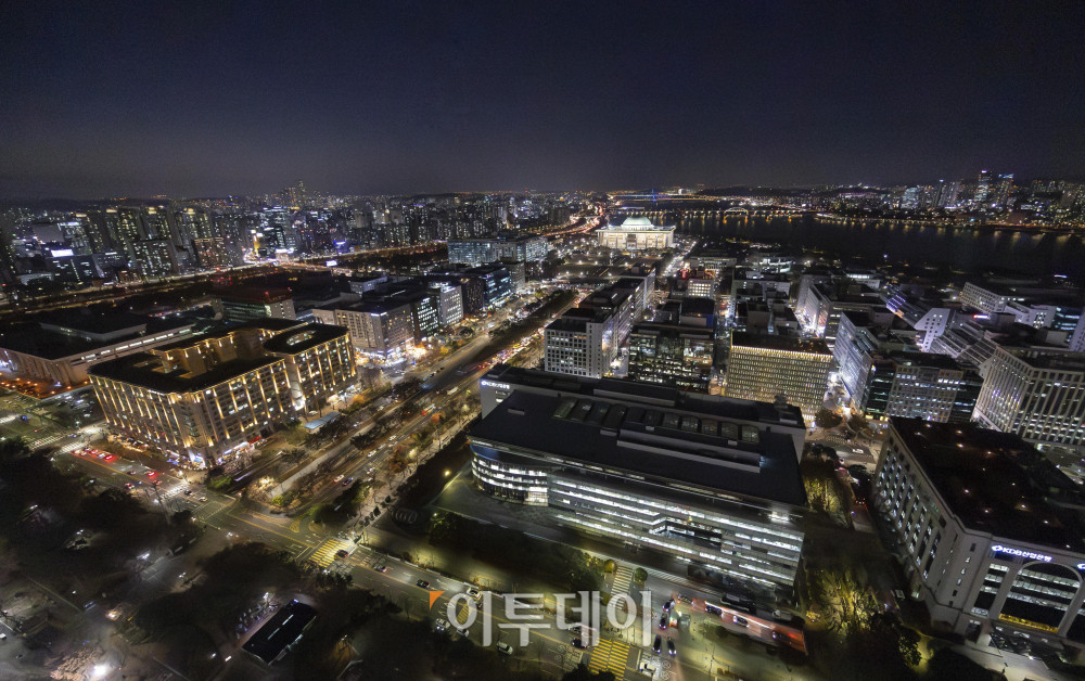 ▲서울달에서 바라본 여의도 야경. (이투데이DB)