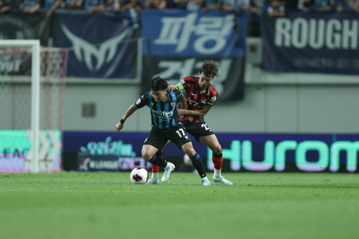 ▲왼쪽부터 인천 김성민, 서울 김진수. (사진제공= 한국프로축구연맹)