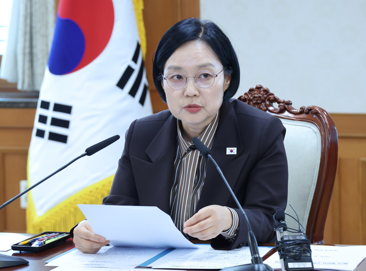 ▲한성숙 국무총리가 3일 서울 종로구 정부서울청사에서 열린 범부처 주택 신속공급 점검회의에서 발언하고 있다. (연합뉴스)