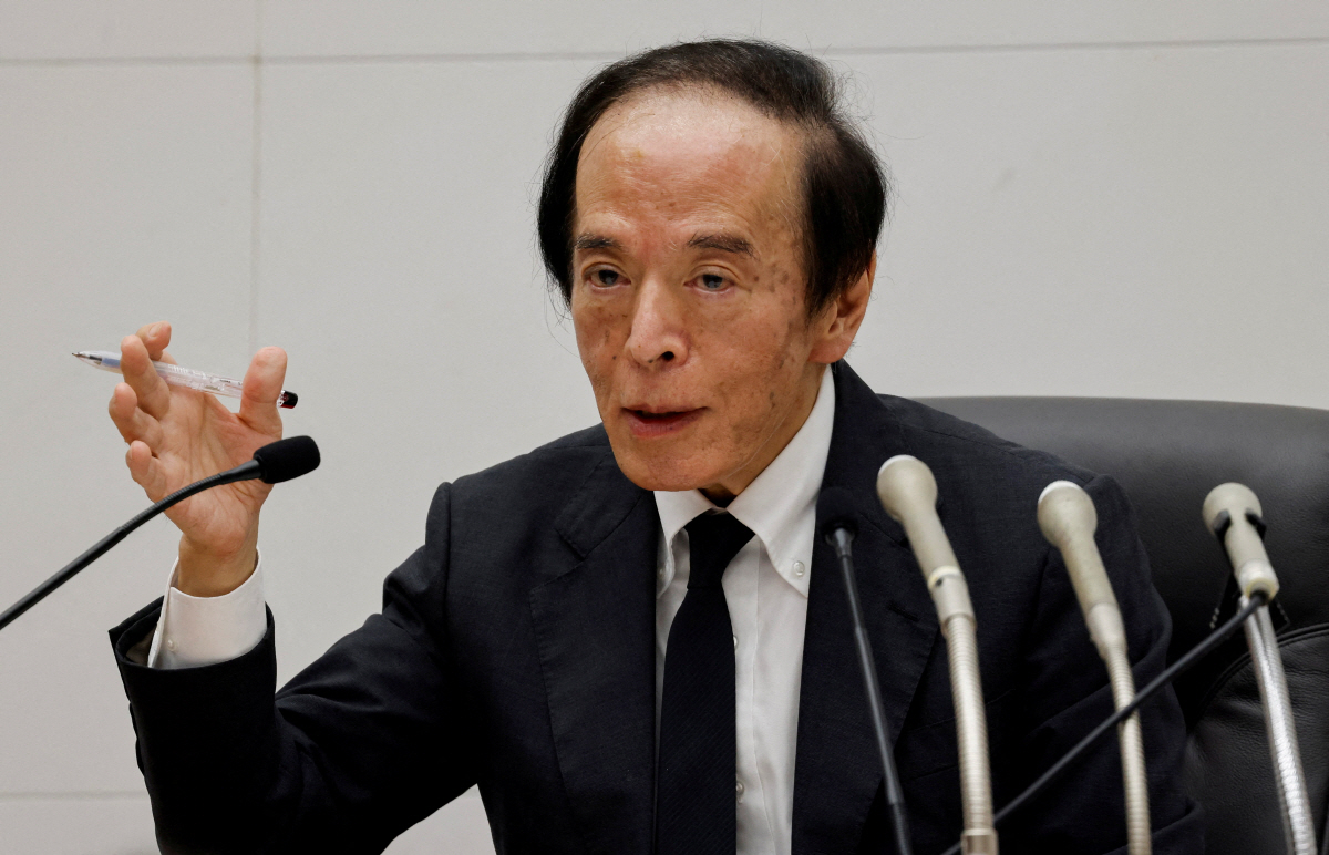 ▲우에다 가즈오 일본은행(BOJ) 총재가 7월 금융정책결정회의가 끝난 뒤 도쿄 일본은행 본청에서 기자회견을 하고 있다. (도쿄/로이터연합뉴스)