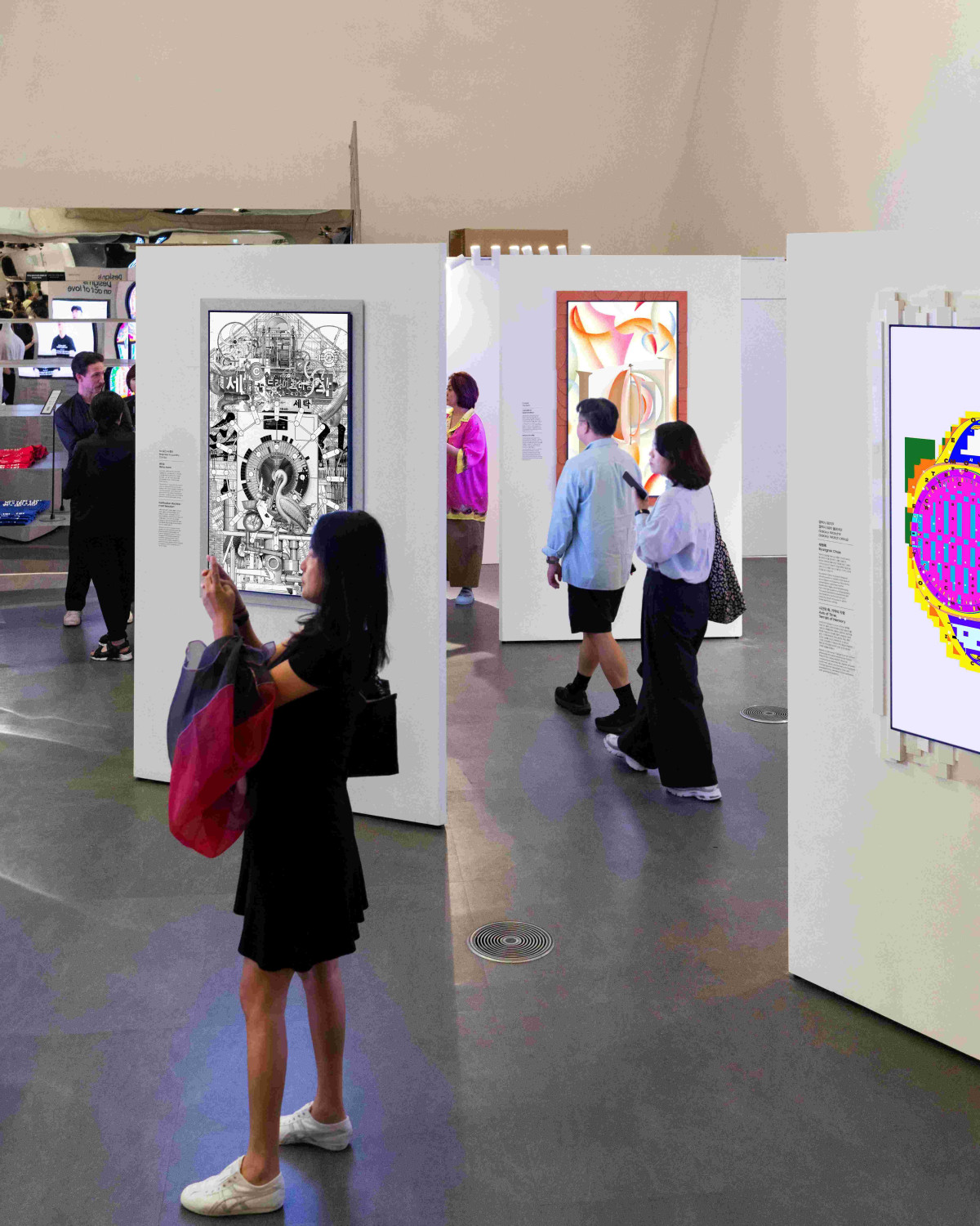 ▲1일부터 6일까지 서울 동대문 DDP에서 열리는 '디자인 마이애미 서울2026'의 삼성전자 전시관 (사진제공=삼성전자)