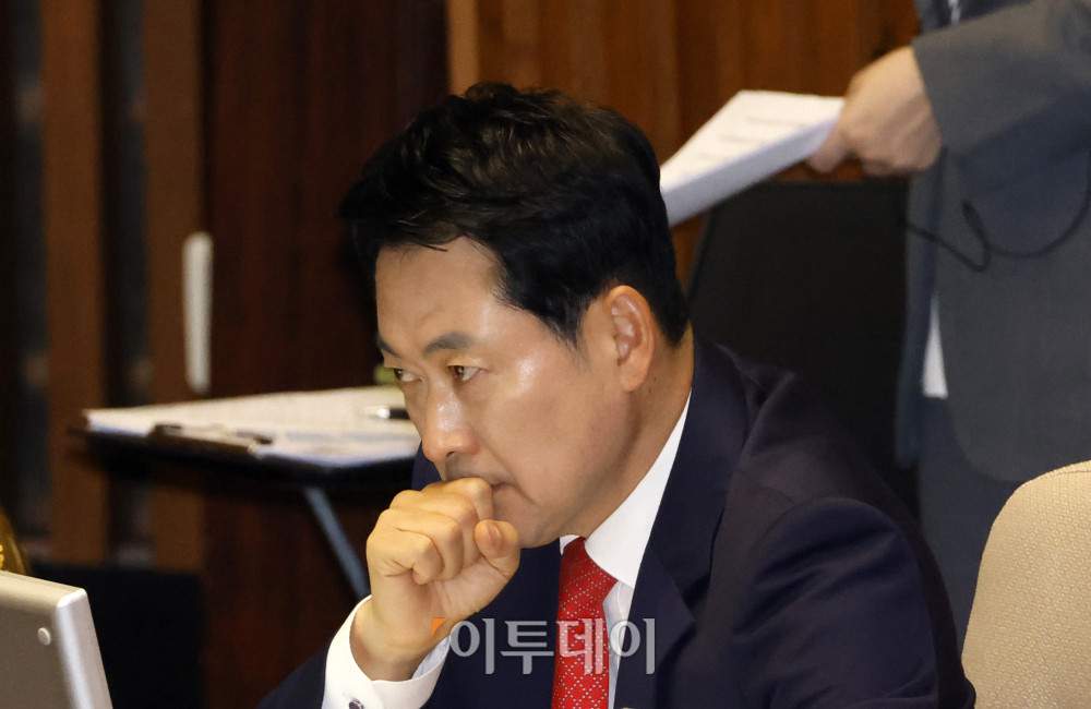 ▲장동혁 국민의힘 대표가 3일 서울 여의도 국회에서 열린 본회의에 참석하고 있다. 고이란 기자 photoeran@