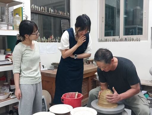 ▲전남광주통합특별시 강진군의 청년 도예 작업중이다. (강진군)