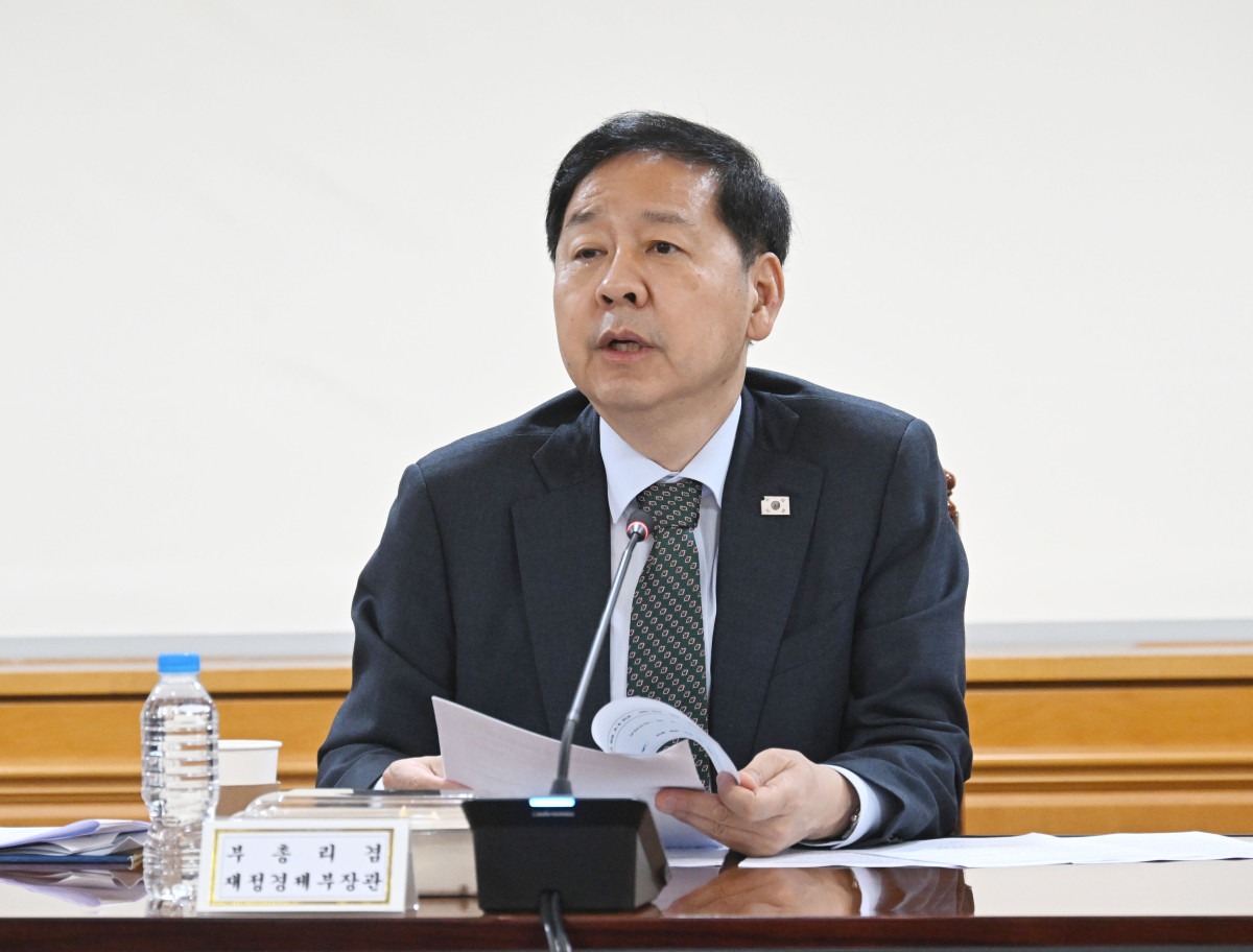 ▲구윤철 경제부총리 겸 재정경제부 장관이 9월 4일 서울 중구 은행연합회에서 열린 시장상황점검회의를 주재하고 있다. (사진제공=재정경제부)