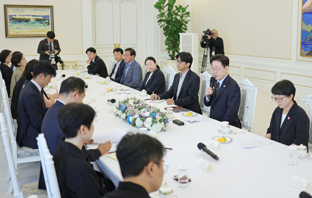 ▲이재명 대통령이 4일 청와대에서 열린 시민사회 초청 간담회에서 인사말을 하고 있다. 사진=연합뉴스