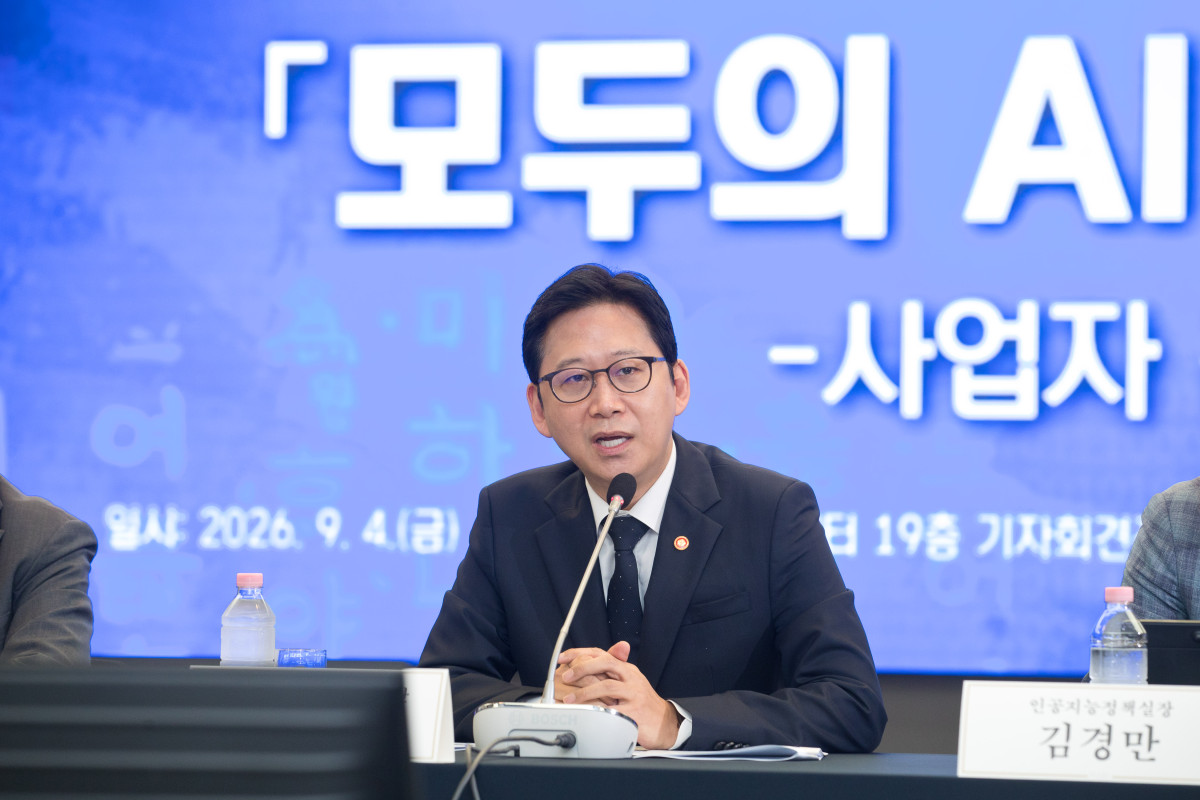 ▲배경훈 부총리 겸 과학기술정보통신부 장관이 4일 서울 중구 한국프레스센터에서 열린 모두의 AI 프로젝트 사업자 간담회에서 발언하고 있다. (사진제공=과학기술정보통신부)