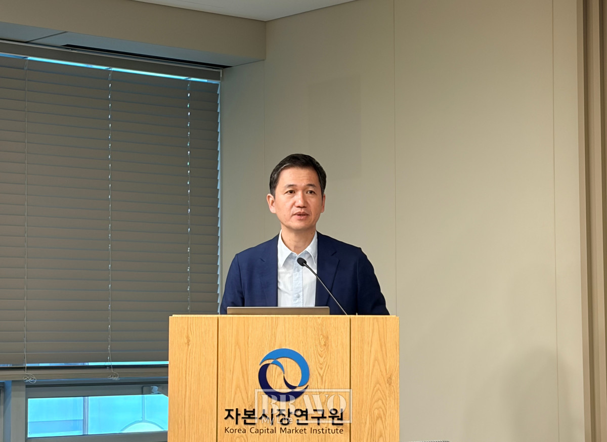 ▲4일 서울 여의도 금융투자협회에서 남재우 자본시장연구원 선임연구위원이 '초고령사회 다층노후소득을 위한 퇴직연금제도 개편'을 주제로 발표를 하고 있다.(박지수 기자 jsp@)