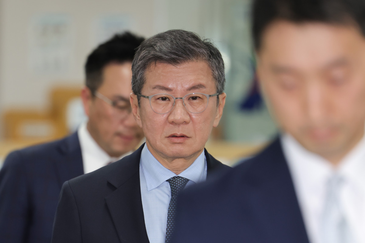 ▲상호출자제한기업집단 지정을 위한 자료를 허위로 제출한 혐의를 받는 정몽규 HDC 회장이 4일 서울 서초구 서울중앙지방법원에서 열린 1심 첫 공판에 출석하고 있다. (연합뉴스)