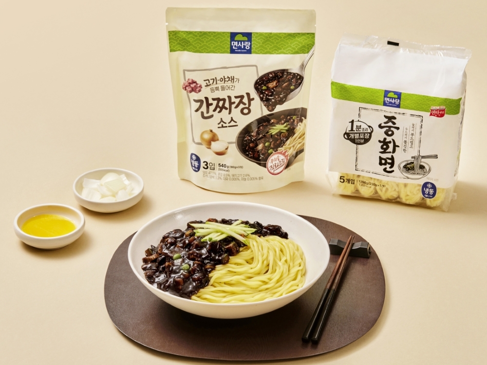 ▲면사랑, 간짜장 소스와 중화면 (사진제공=면사랑)