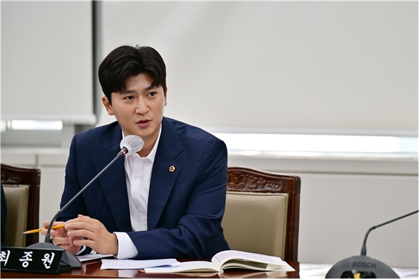 ▲최종원 시의원이 질의를 하고 있다. (사진제공=부산시의회)