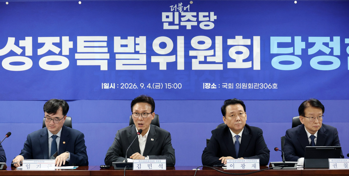 ▲더불어민주당 김민석 대표가 4일 국회 의원회관에서 열린 메가성장특별위원회 당정 협의에서 발언하고 있다. (연합뉴스)