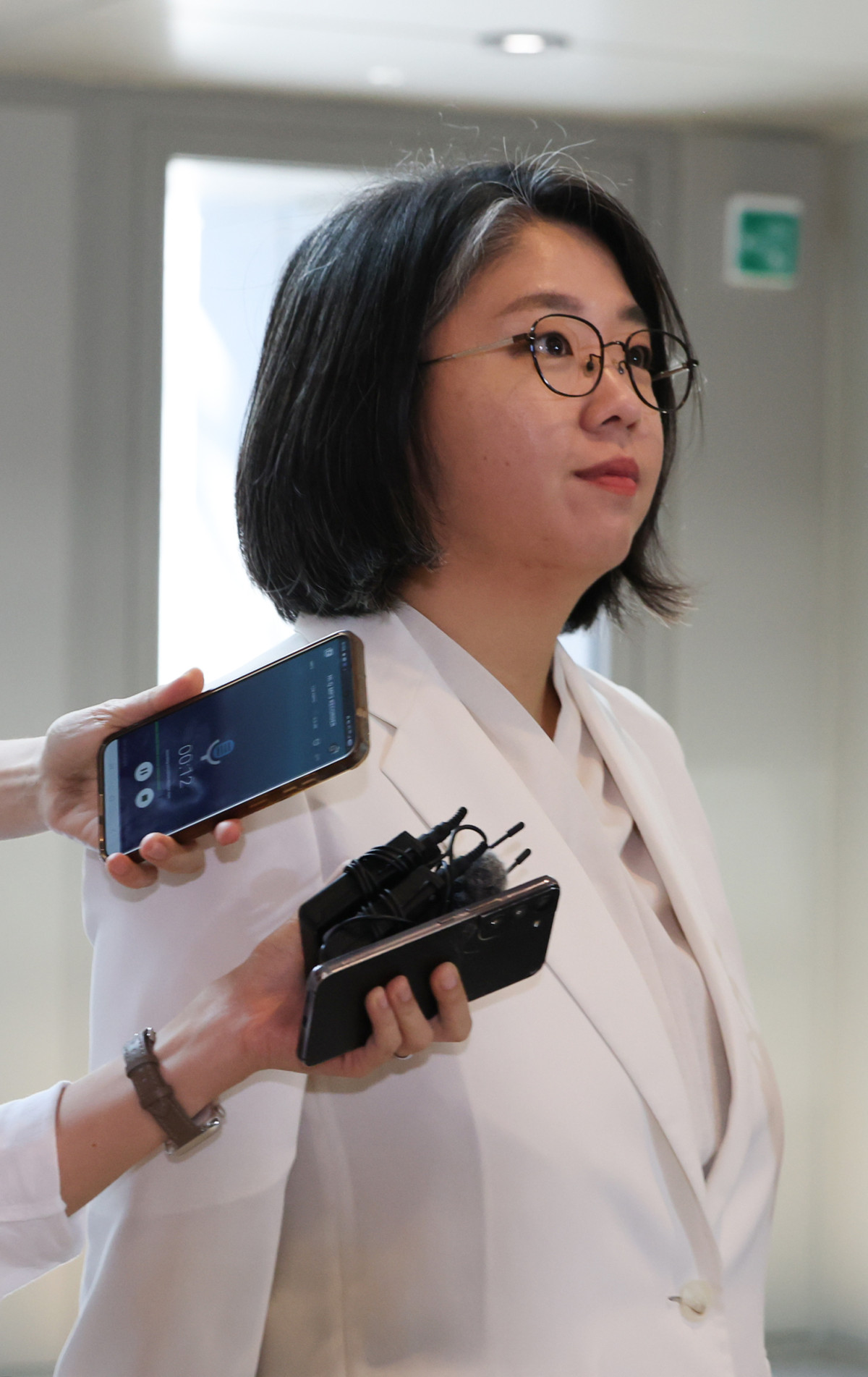 ▲용혜인 성평등가족부 장관 후보자가 4일 서울 서대문구에 마련된 인사청문회 준비 사무실로 출근하고 있다. 사진=연합뉴스