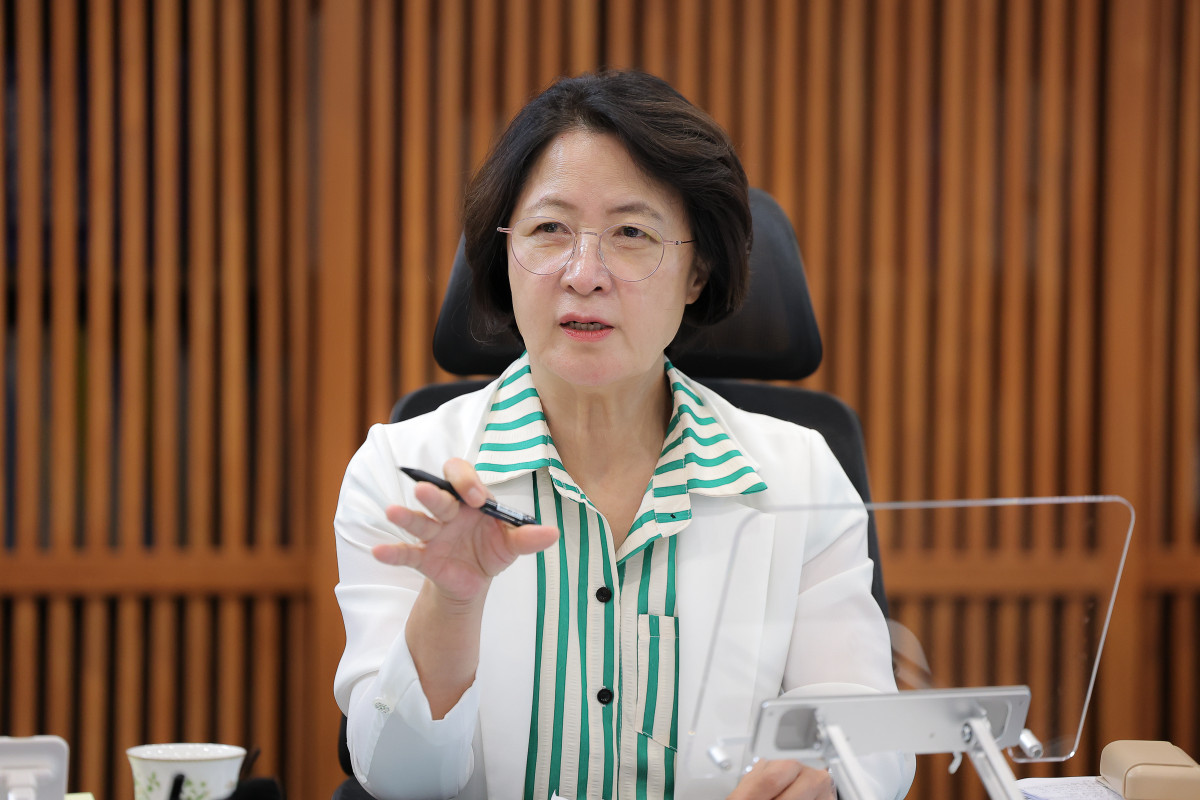 ▲추미애 경기도지사가 4일 경기도청에서 정부의 8·13 ‘주택 신속공급 방안’ 후속 대책회의를 주재하고 있다. (경기도)