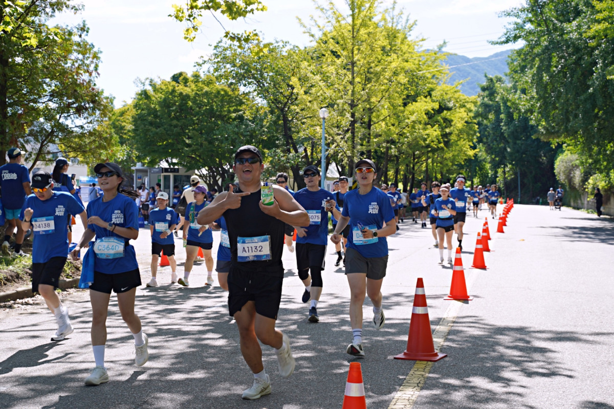 ▲설레임런 참가자들이 설레임을 즐기며 10km 코스를 달리고 있다. (사진제공=롯데웰푸트)