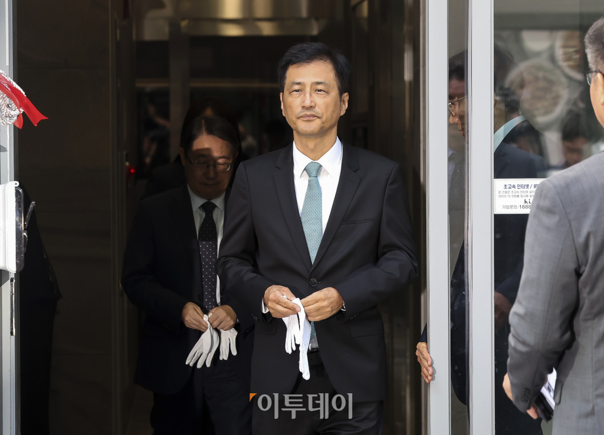 ▲7일 오전 서울 서초구 제9회 전국동시지방선거 투표용지 부족사태 등 국민참정권 침해 의혹 진상규명을 위한 특별검사 사무실에서 열린 현판식에 이태한 특별검사가 참석하고 있다. 고성준 기자 joonko1@