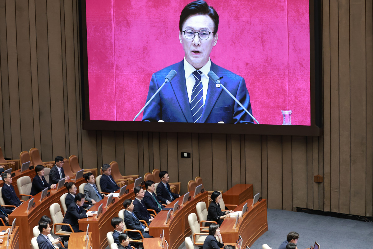 ▲더불어민주당 김민석 대표가 7일 국회에서 열린 정기국회 제3차 본회의에서 교섭단체 대표 연설을 하는 가운데 국무위원들이 이를 듣고 있다. 사진=연합뉴스