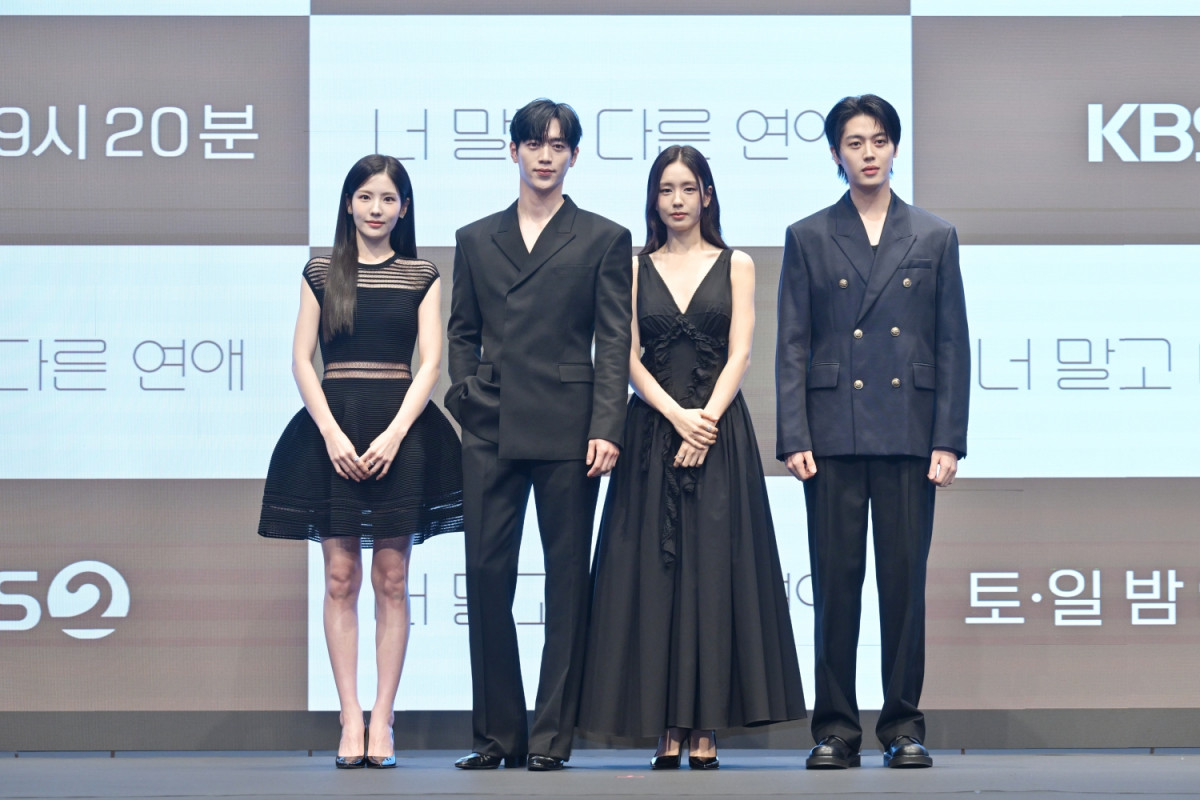 ▲배우 조아람, 서강준, 안은진, 이주안이 7일 서울 구로구 더세인트에서 열린 KBS2 새토일트라마 '너 말고 다른 연애' 제작발표회에서 포즈를 취하고 있다. (사진제공=KBS)