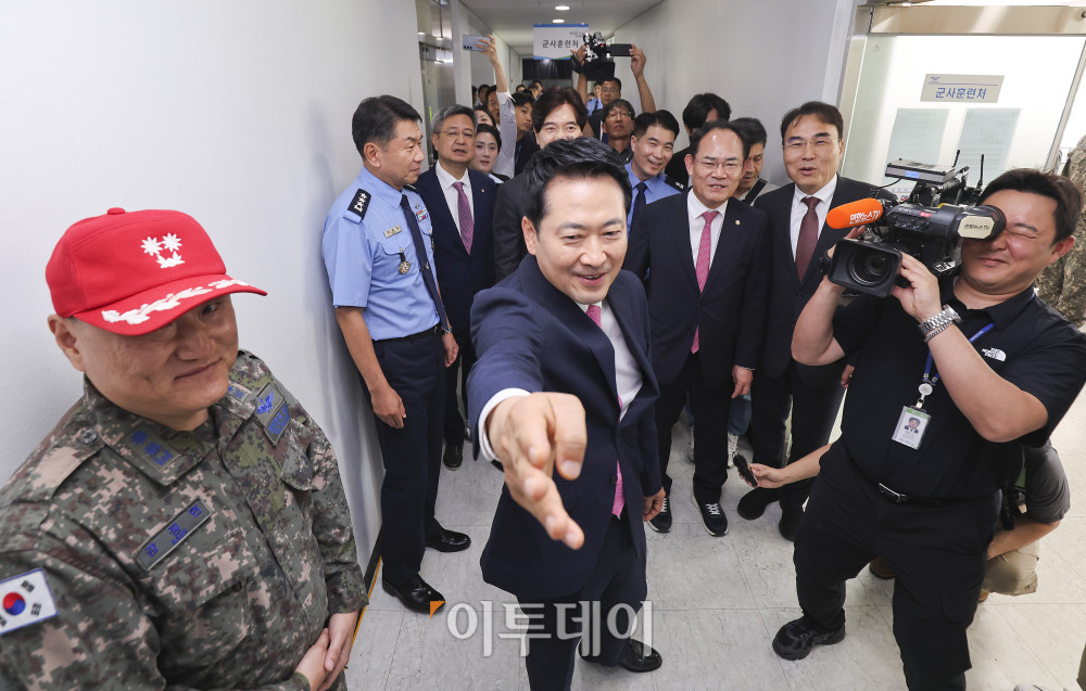 ▲장동혁 국민의힘 대표가 7일 충북 청주시 공군사관학교 내 군사훈련처를 방문하고 있다. 94기 공군사관후보생인 장 대표는 지난 1995년부터 1998년까지 공사 군사훈련처 교관으로 복무한 뒤 중위 전역했다. 국회사진기자단