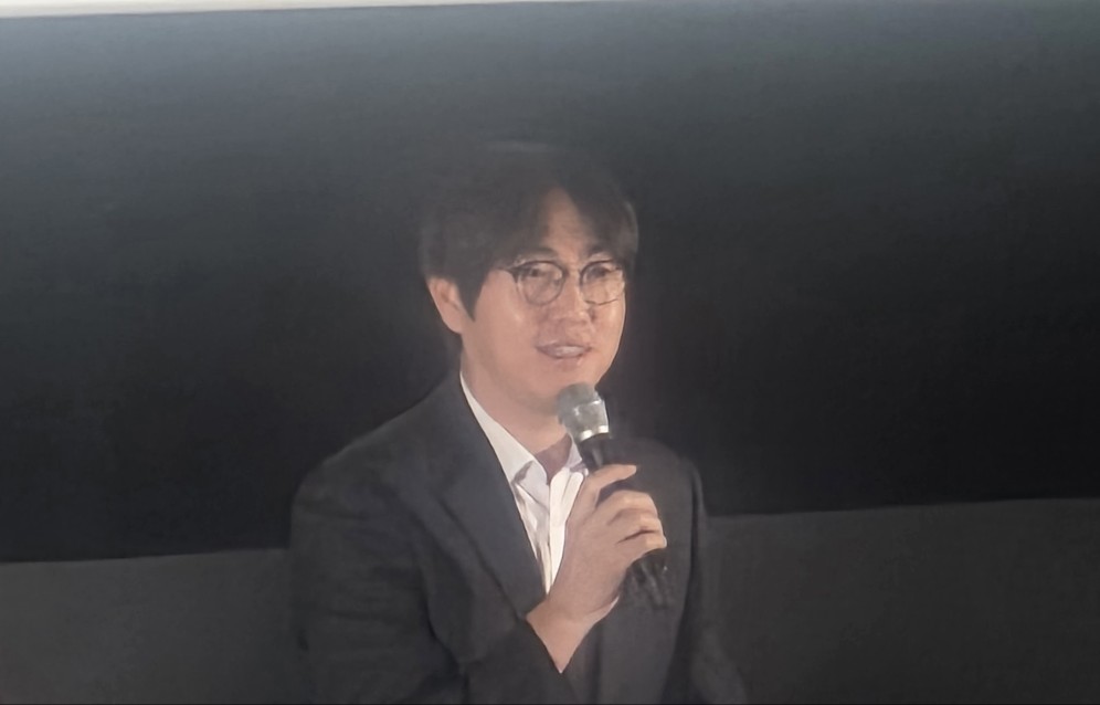 ▲하정우 국가인공지능전략위원회 부위원장이 7일 오후 서울 용산구 CGV용산아이파크몰에서 열린 AI 툴을 활용한 로봇 SF 액션 영화 '스틸레이'(감독 설우인) 언론시사회에서 취재진의 질문에 답하고 있다. (이투데이DB)
