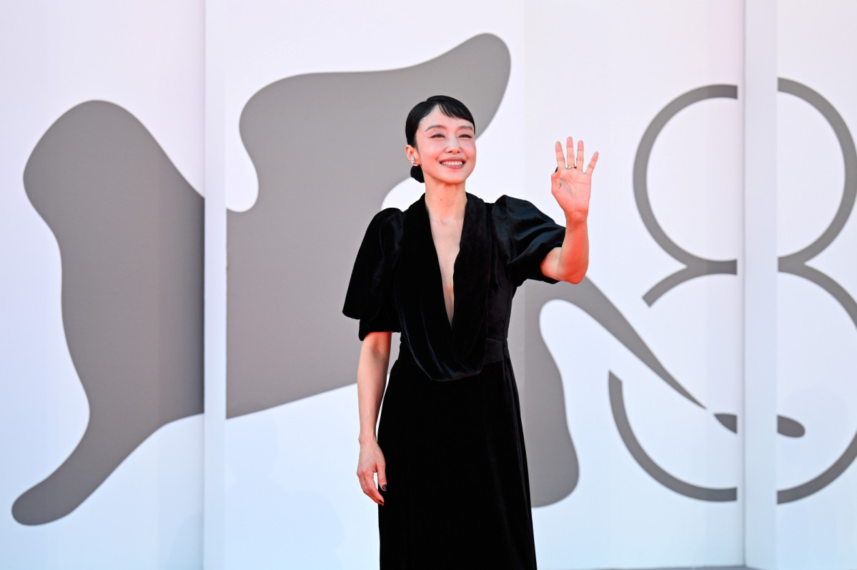 ▲6일 이탈리아 베니스에서 열린 제83회 베니스국제영화제 기간 중 살라 그란데에서 진행된 넷플릭스 영화 ‘가능한 사랑’ 상영회에 참석하고 있다. (사진제공=넷플릭스)