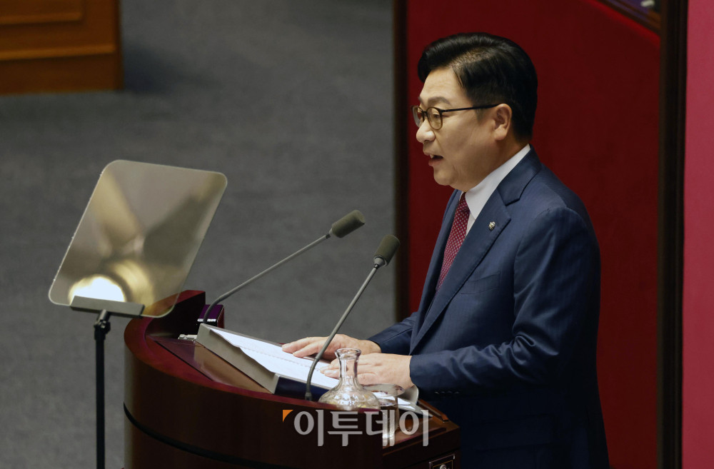 ▲정점식 국민의힘 원내대표가 8일 서울 여의도 국회에서 열린 본회의에서 교섭단체 대표연설을 하고 있다. 정 원내대표는 이날 "이번 정부에서 개헌은 없다. 명백하게 위헌을 저지르고, 개헌으로 사적 이익을 도모하는 세력과 절대로 개헌을 논의하지 않겠다"고 강조했다. 고이란 기자 photoeran@