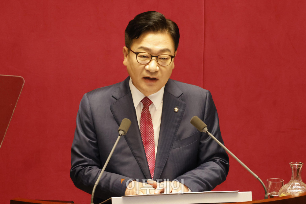 ▲정점식 국민의힘 원내대표가 8일 서울 여의도 국회에서 열린 본회의에서 교섭단체 대표연설을 하고 있다. 정 원내대표는 이날 "이번 정부에서 개헌은 없다. 명백하게 위헌을 저지르고, 개헌으로 사적 이익을 도모하는 세력과 절대로 개헌을 논의하지 않겠다"고 강조했다. 고이란 기자 photoeran@