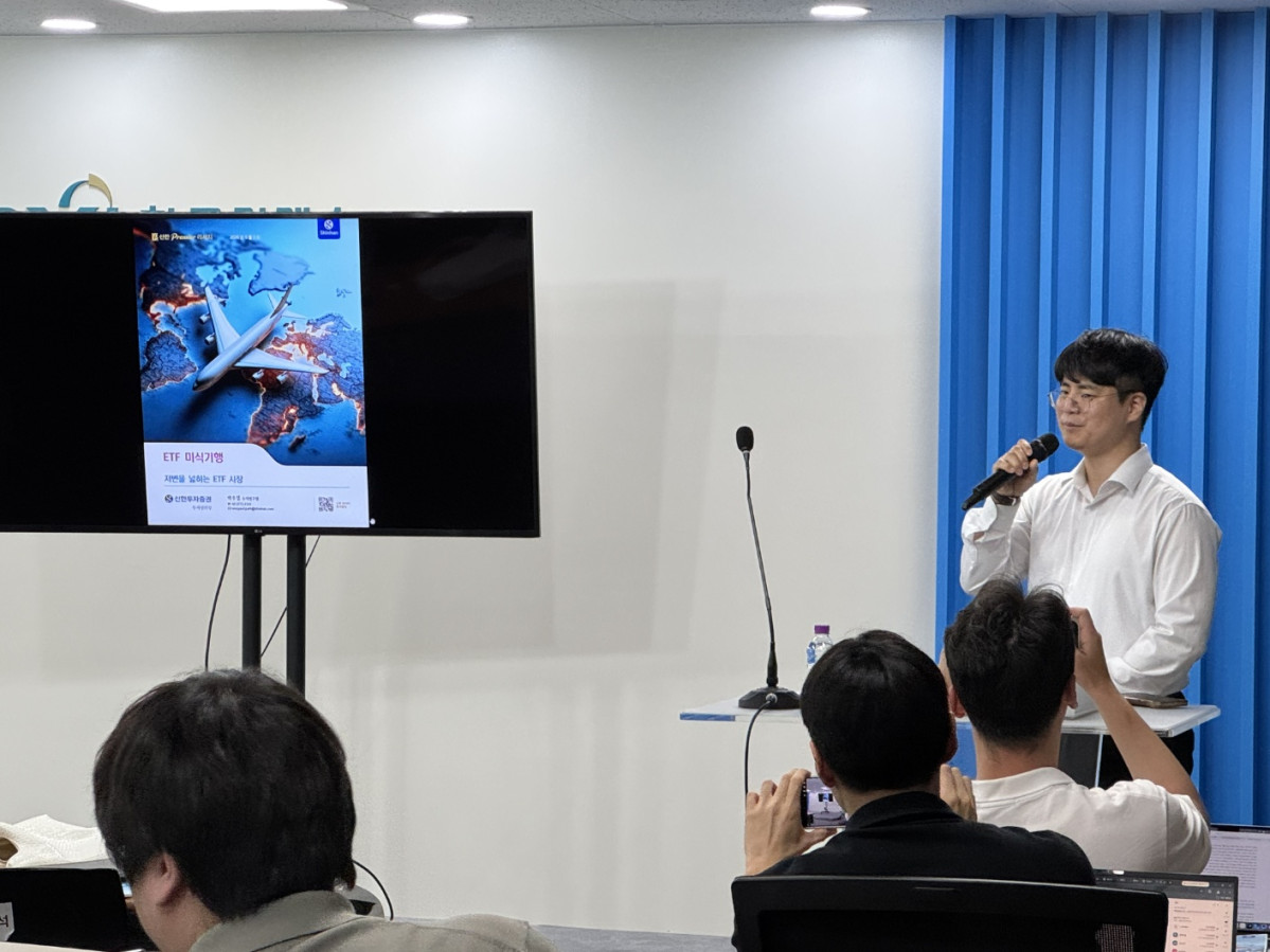 ▲박우열 신한투자증권 연구원이 8일 서울 여의도 한국거래소 기자실에서 기자간담회를 진행하고 있다. (사진=서청석 기자)