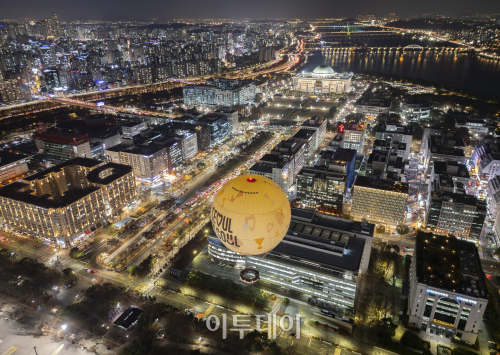 ▲서울달에서 바라본 여의도 야경 (이투데이DB)