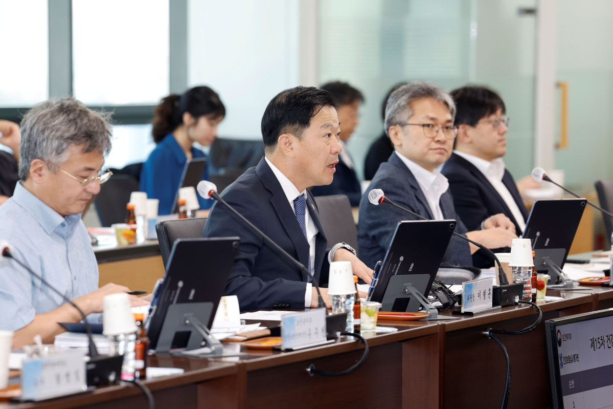 ▲8일 이형훈 보건복지부 2차관 주재로 열린 건강보험정책심의위원회에서 이 차관이 발언하고 있다. (사진제공=보건복지부)