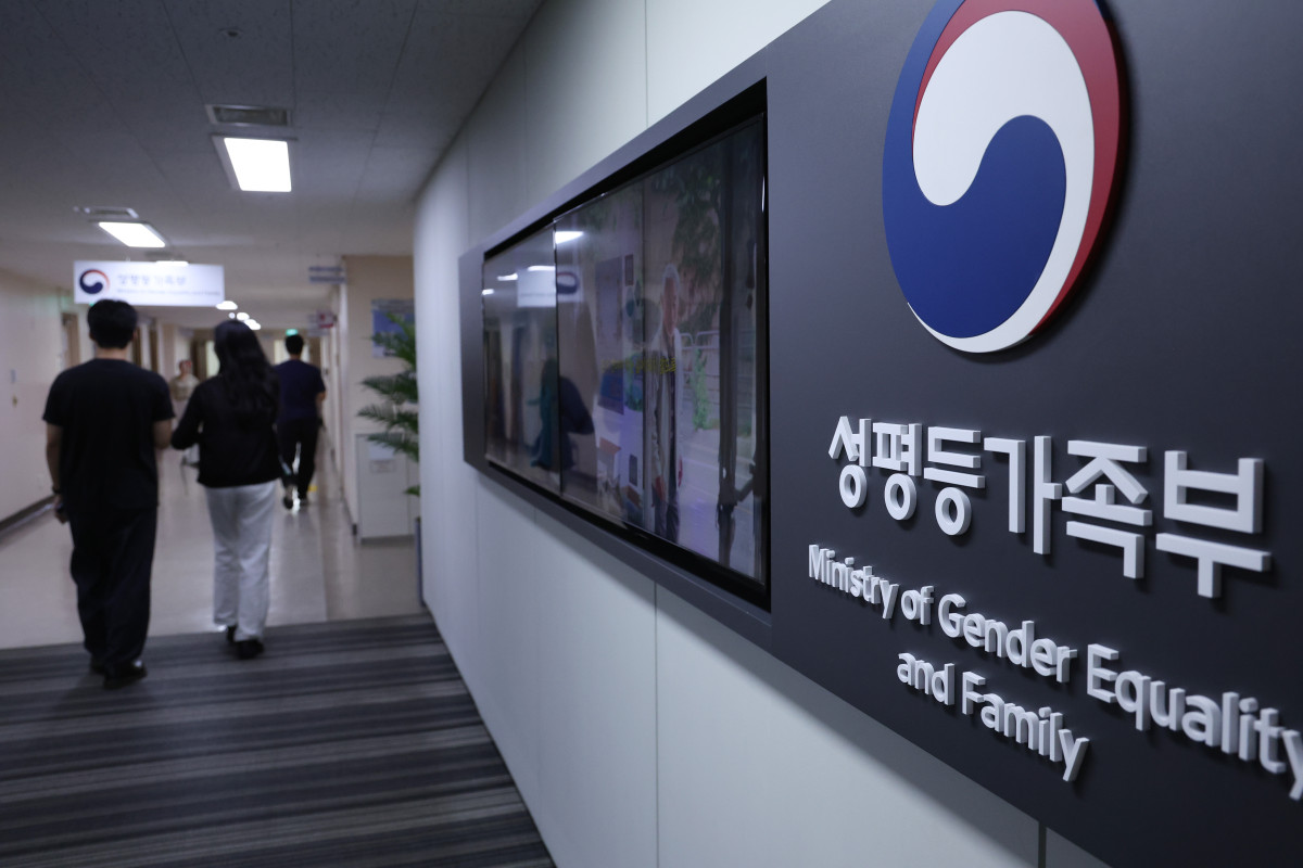 ▲정부가 2027년 상반기부터 법무부, 성평등가족부 등 규모나 이전 효과가 큰 기관을 우선으로 순차적 이전을 추진하겠다고 3일 밝혔다. 사진은 3일 서울 종로구 정부서울청사 성평등가족부. (뉴시스)