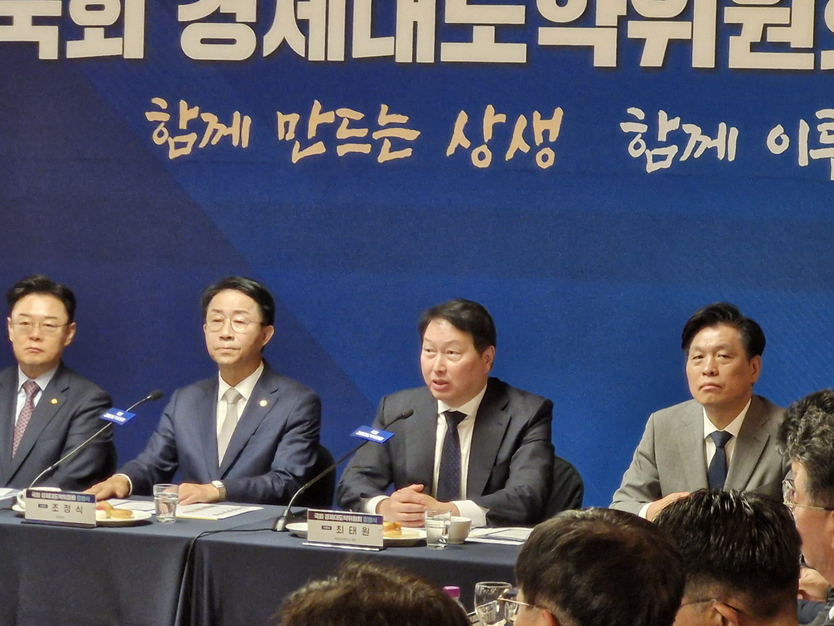 ▲최태원 대한상공회의소 회장이 9일 서울 여의도 국회 사랑재에서 열린 ‘국회 경제대도약위원회’ 출범식에서 인사말을 하고 있다. 손희정 기자sonhj1220@