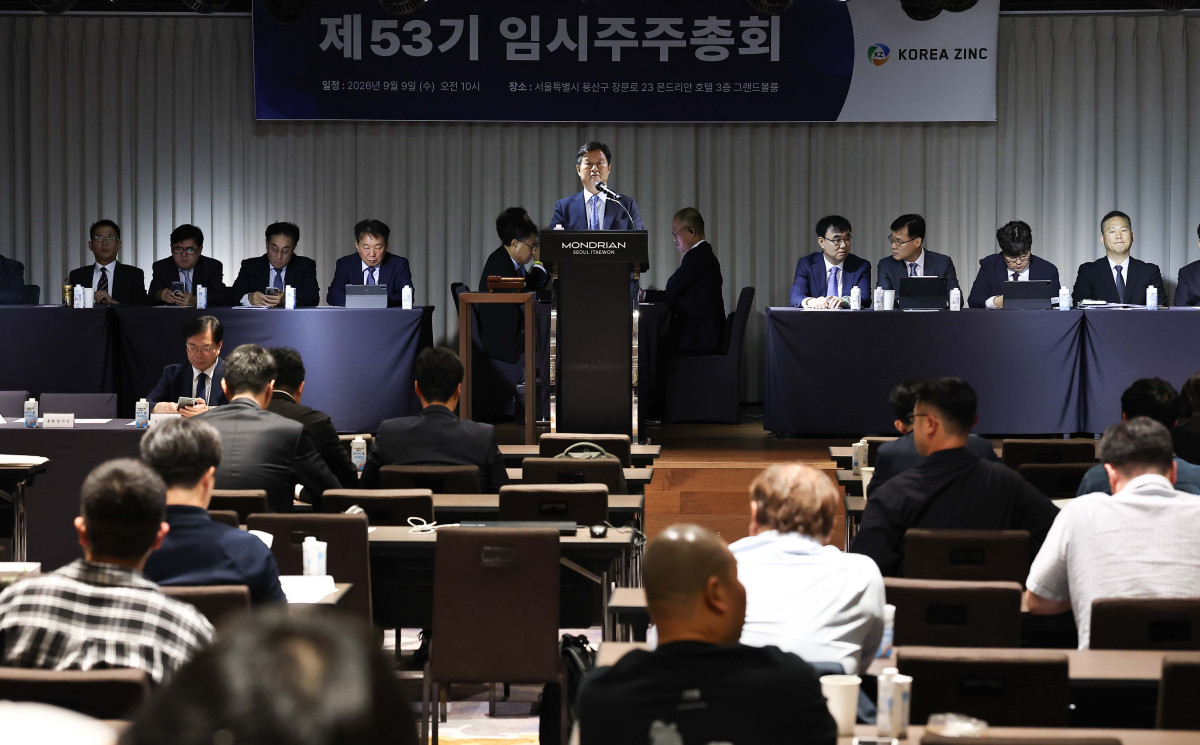 ▲박기덕 고려아연 대표이사를 비롯한 주주 및 관계자들이 9일 오전 서울 용산구 몬드리안호텔에서 열린 고려아연 제53기 임시주주총회에서 개회를 기다리고 있다. 신태현 기자 holjjak@