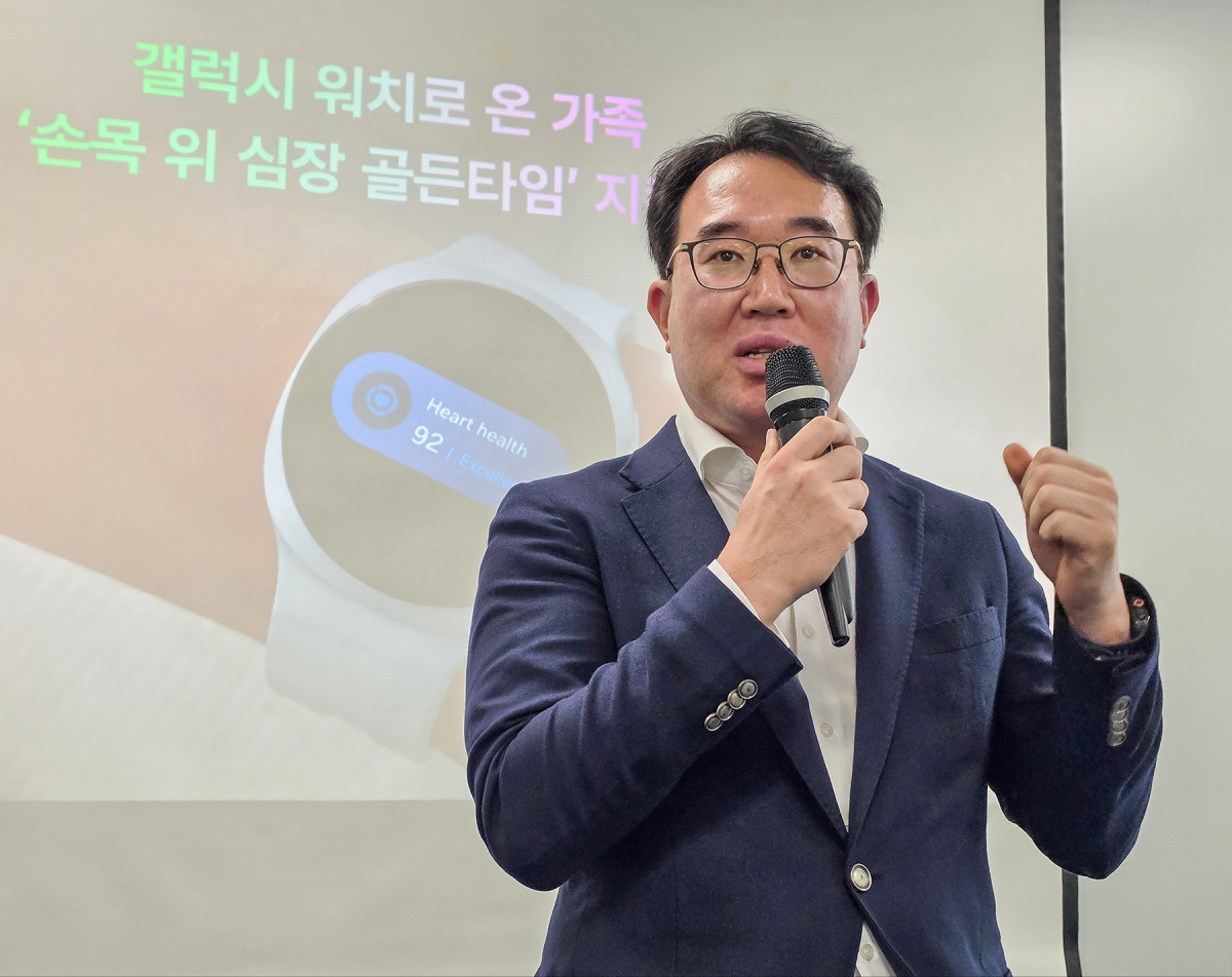 ▲최종민 삼성전자 MX사업부 디지털헬스팀 상무가 갤럭시 워치와 삼성 헬스 앱으로 혈압·심전도에서 심장 건강 점수까지, 한층 고도화된 심장 건강 관리 기술을 소개하고 있다. (사진=삼성전자)