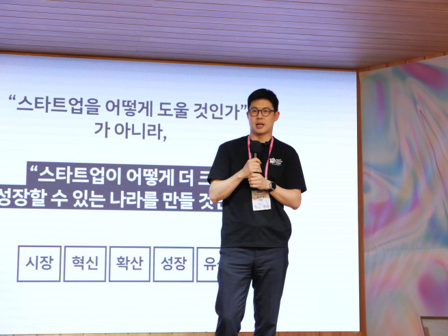 ▲김재원 코리아스타트업포럼 의장이 9일 서울 강남구 팁스타운 S6에서 열린 코스포 출범 10주년 기념 미디어데이 '코스포 10주년 다음 10년을 향하여' 세션에서 발표하고 있다. (사진제공=코리아스타트업포럼)