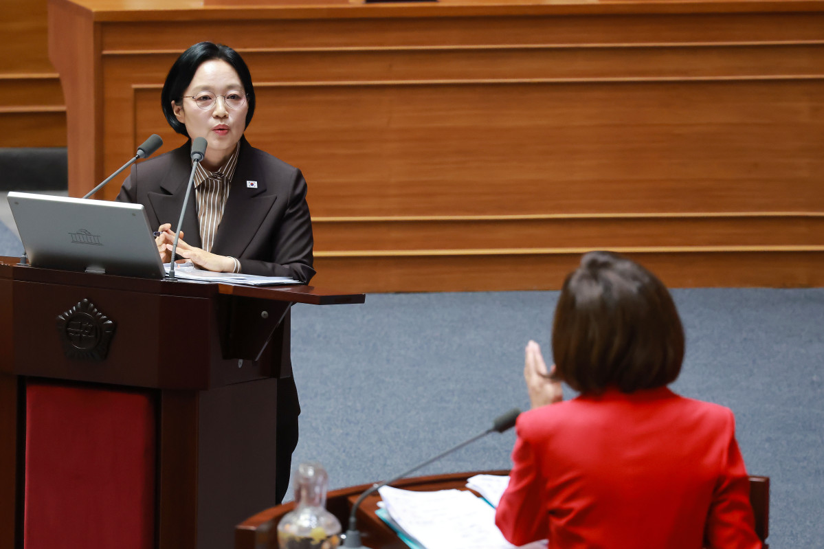 ▲한성숙 국무총리가 9일 국회에서 열린 정치 분야 대정부질문에서 국민의힘 나경원 의원 질문에 답하고 있다. (연합뉴스)