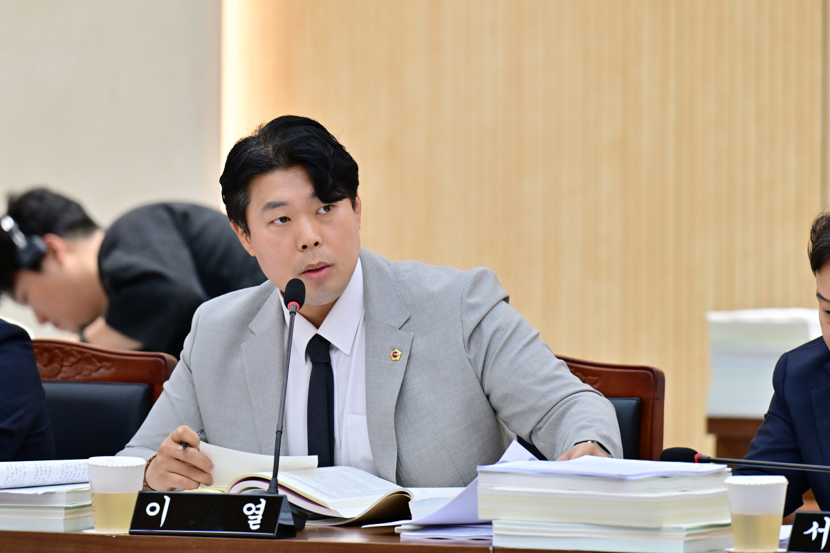 ▲질의하고 있는 이열 부산시의원 (사진제공=부산시의회)