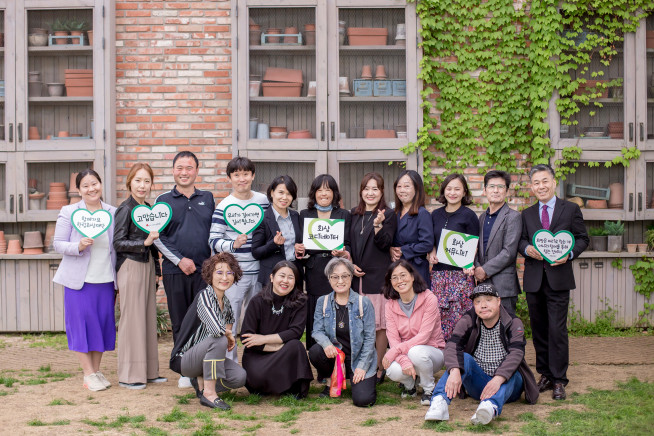 ▲한림화상재단 관계자들이 화상코디네이터 교육 직후 기념촬영을 하고 있다. (사진제공=서울시)