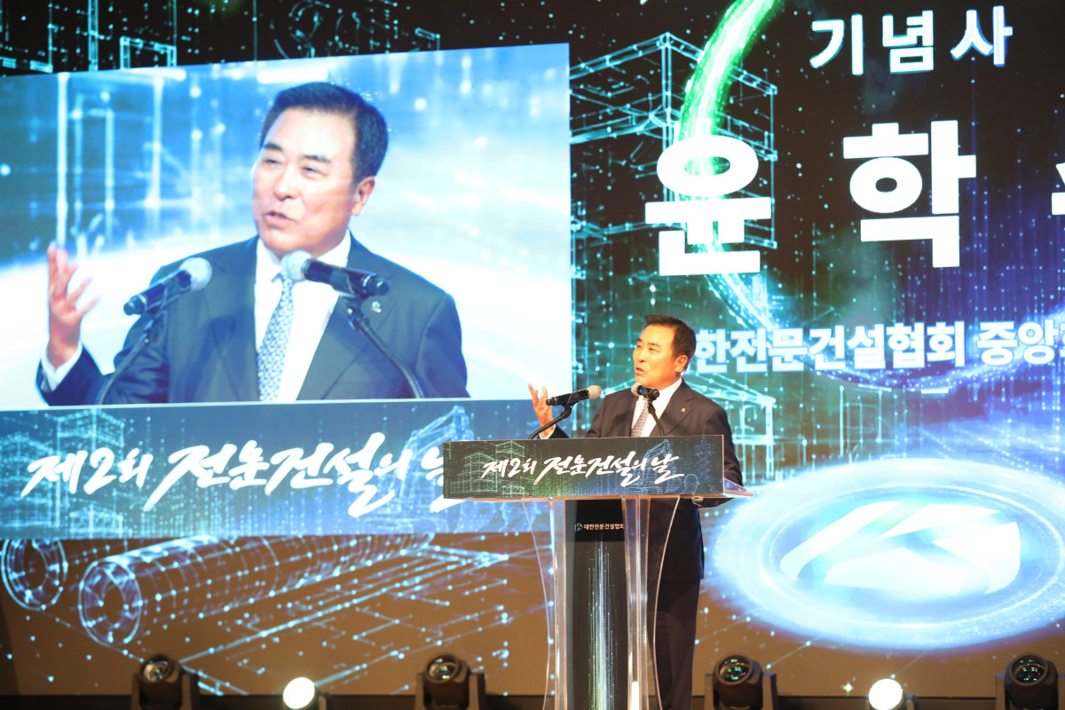▲윤학수 대한전문건설협회 중앙회장이 10일 오전 11시 전문건설회관 4츠에서 진행된 제2회 전문건설의 날 행사에서 기념사를 하고 있다. (사진제공=대한전문건설협회)