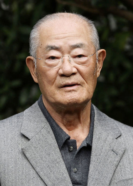 ▲재일교포인 일본프로야구의 영웅 장훈(일본명 하리모토 이사오) 해설위원이 별세했다. 향년 86세. 일본프로야구 전·현직 선수들로 구성된 명구회는 10일 "장훈 위원이 9일 오전 일본 도쿄 도내 병원에서 세상을 떠났다"고 전했다. 1940년 일본 히로시마에서 태어난 재일교포 2세 장훈 위원은 1959년부터 1981년까지 일본프로야구에서 활약하며 최다 안타 기록(3085개)을 세우는 등 통산 타율 0.319, 504홈런, 1천676타점의 기록을 남겼다. 한국프로야구가 출범한 1982년부터 2005년까지 한국야구위원회(KBO) 총재 특별보좌로 활동했으며 2007년엔 한국 국민훈장 무궁화장을 받았다. (연합뉴스)