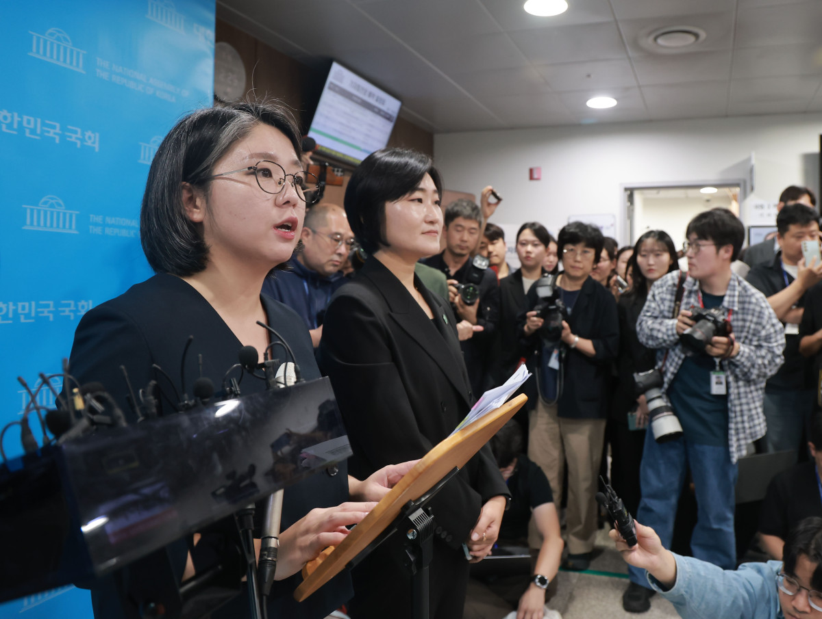 ▲취재진 질문에 답하는 용혜인 성평등가족부 장관 후보자 (사진제공=연합뉴스)