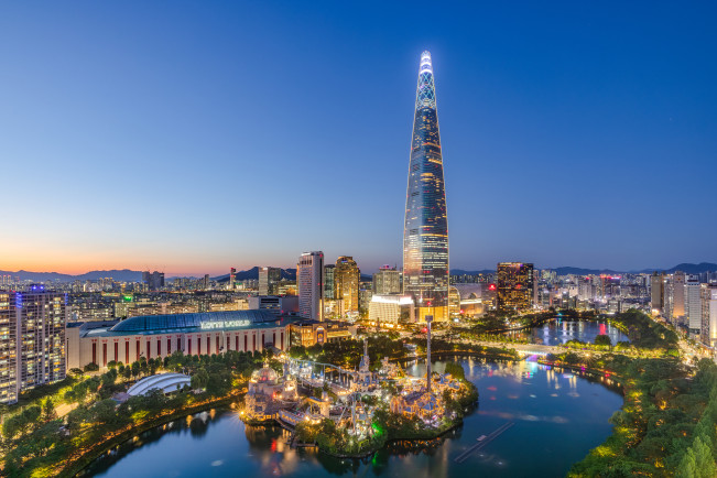 ▲롯데타운 잠실 및 롯데월드타워 전경. (사진제공=롯데백화점)