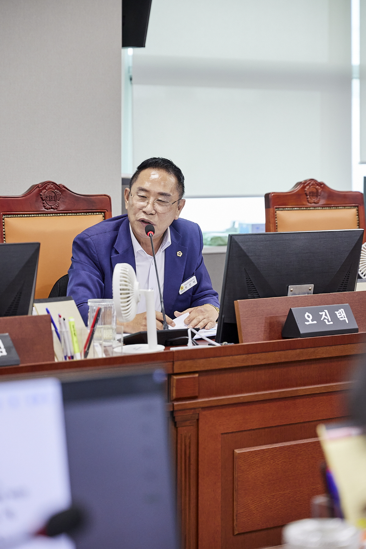 ▲오진택 경기도의원(더불어민주당·화성9)이 경기도의회 제393회 임시회 건설교통위원회에서 경기국제공항추진단의 예산과 사업 추진 현황을 질의하고 있다. (경기도의회)